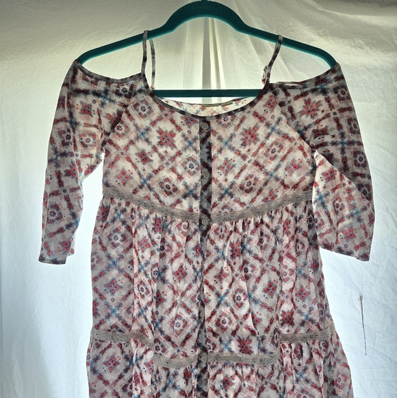 Cute Cold Shoulder Dress NWT - Picture 5 of 8